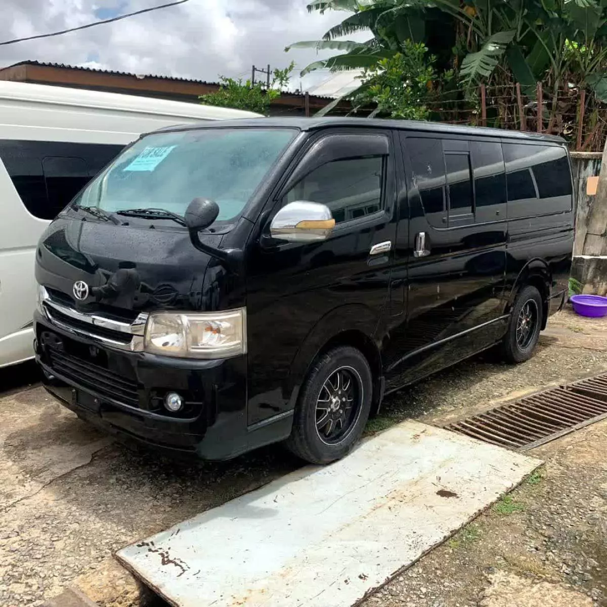 Toyota Hiace   - 2009