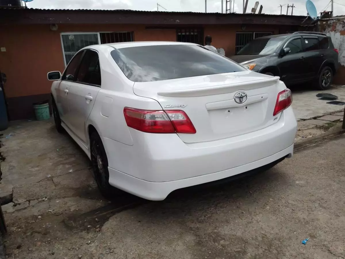 Toyota Camry   - 2007