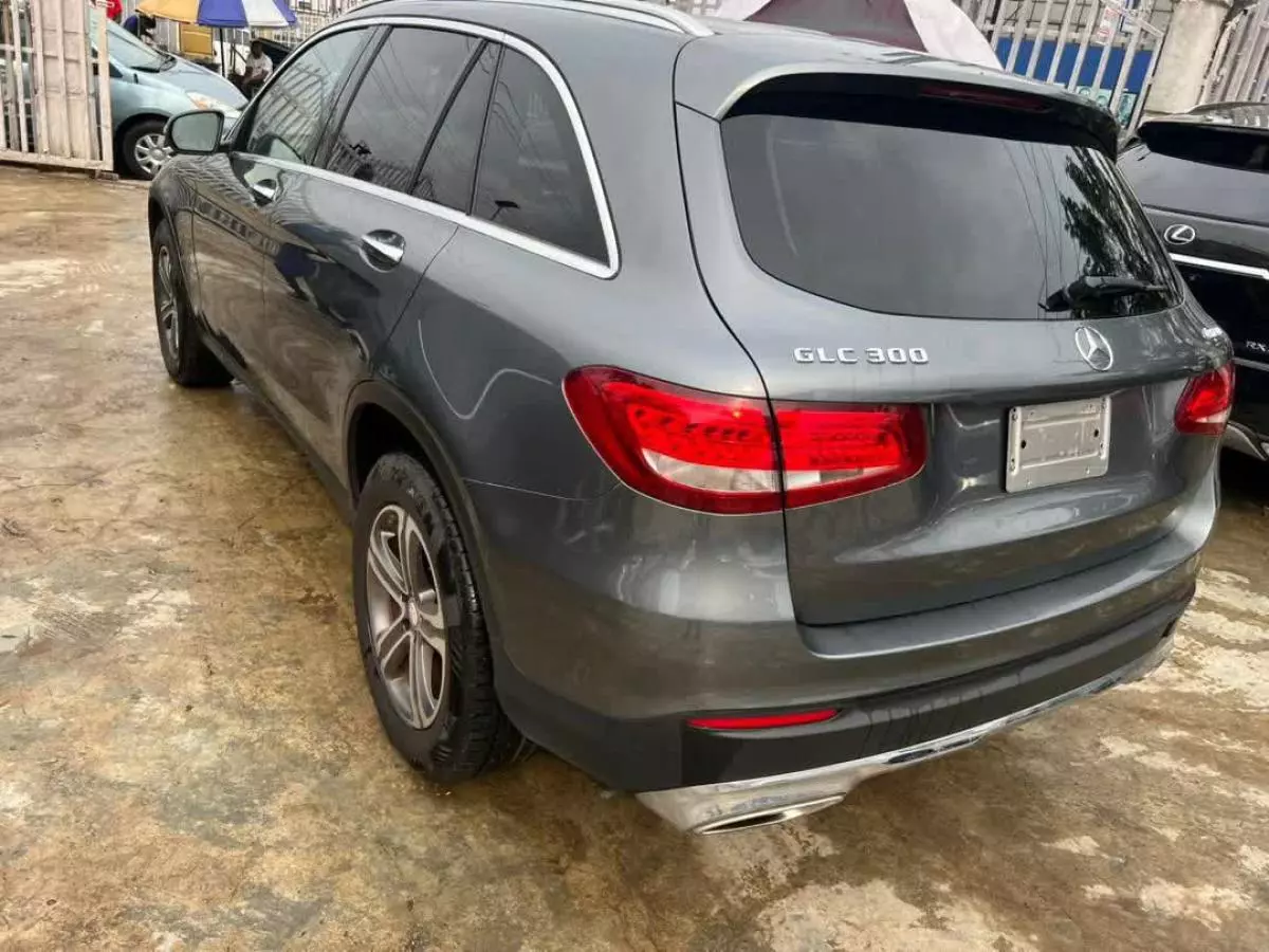 Mercedes-Benz GLC 300   - 2016