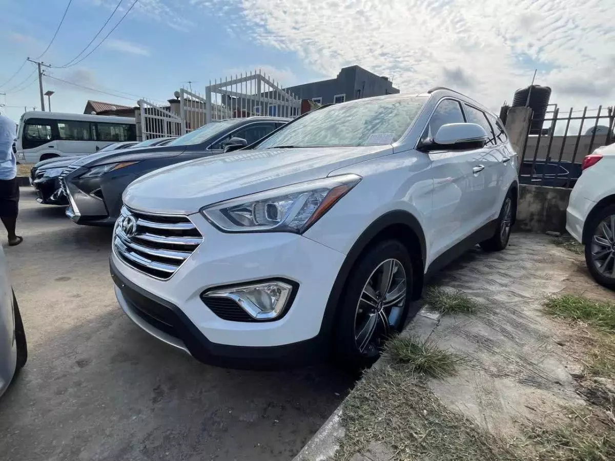 Hyundai Santa Fe   - 2015