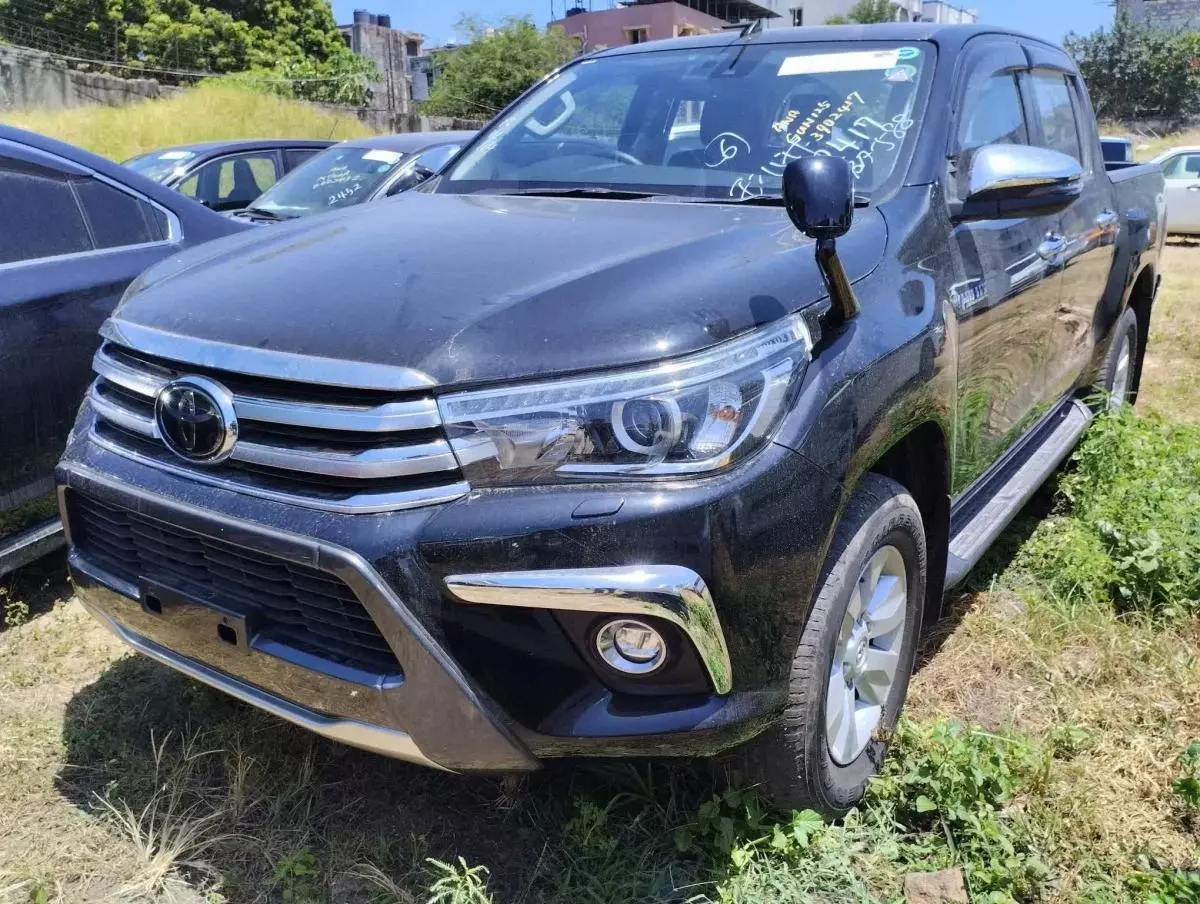 Toyota Hilux   - 2016