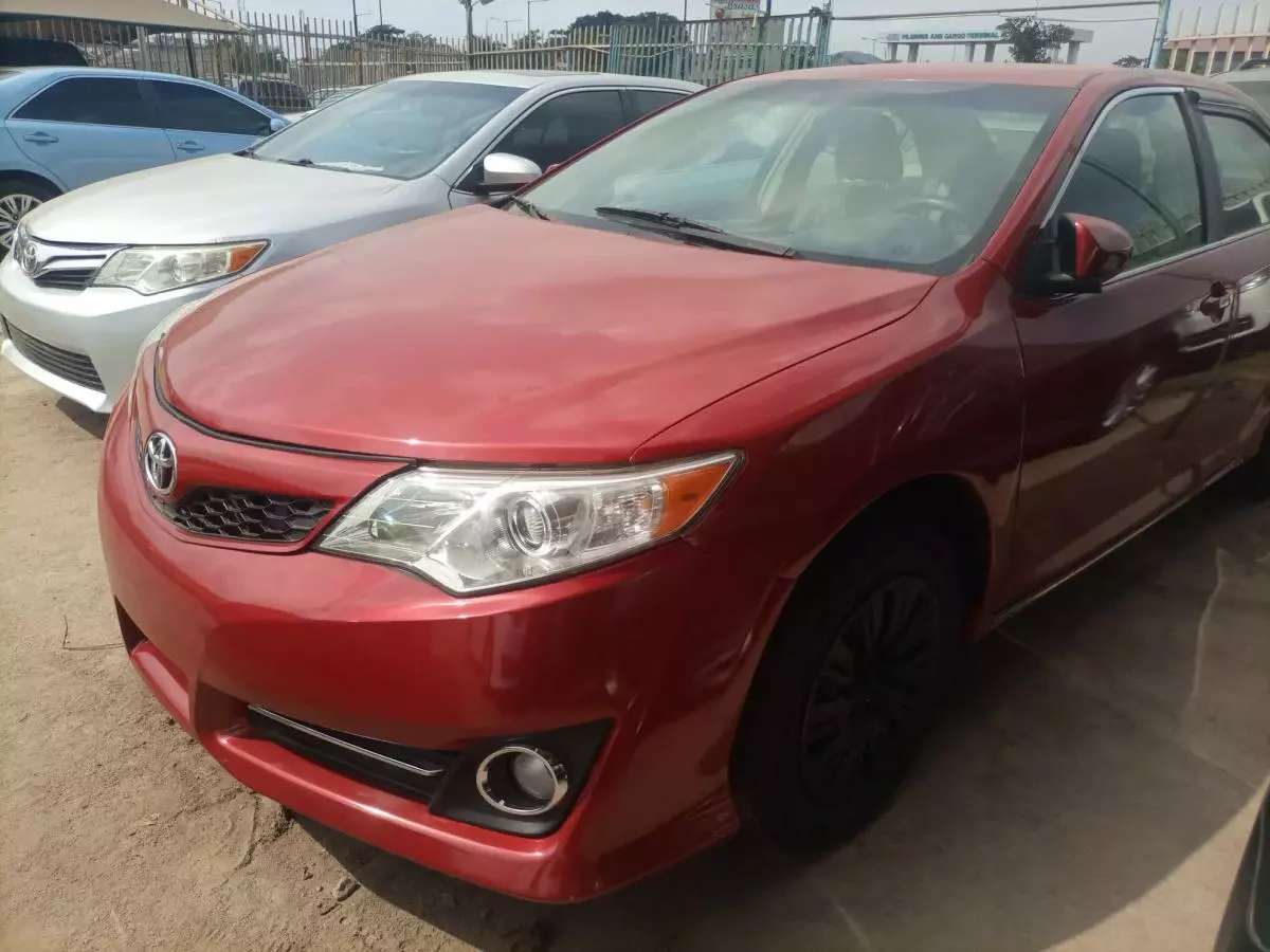 Toyota Camry - 2012