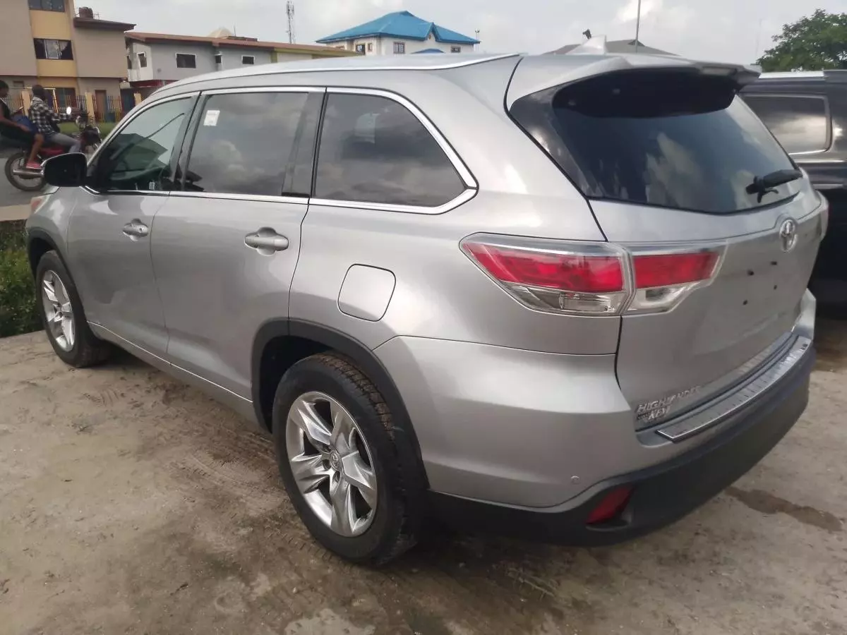 Toyota Highlander   - 2015