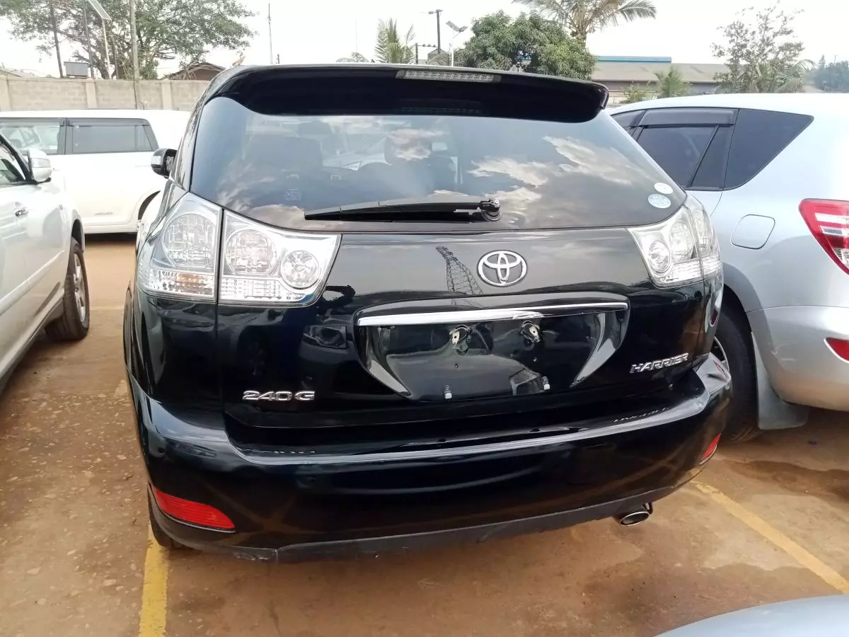 Toyota Harrier   - 2011