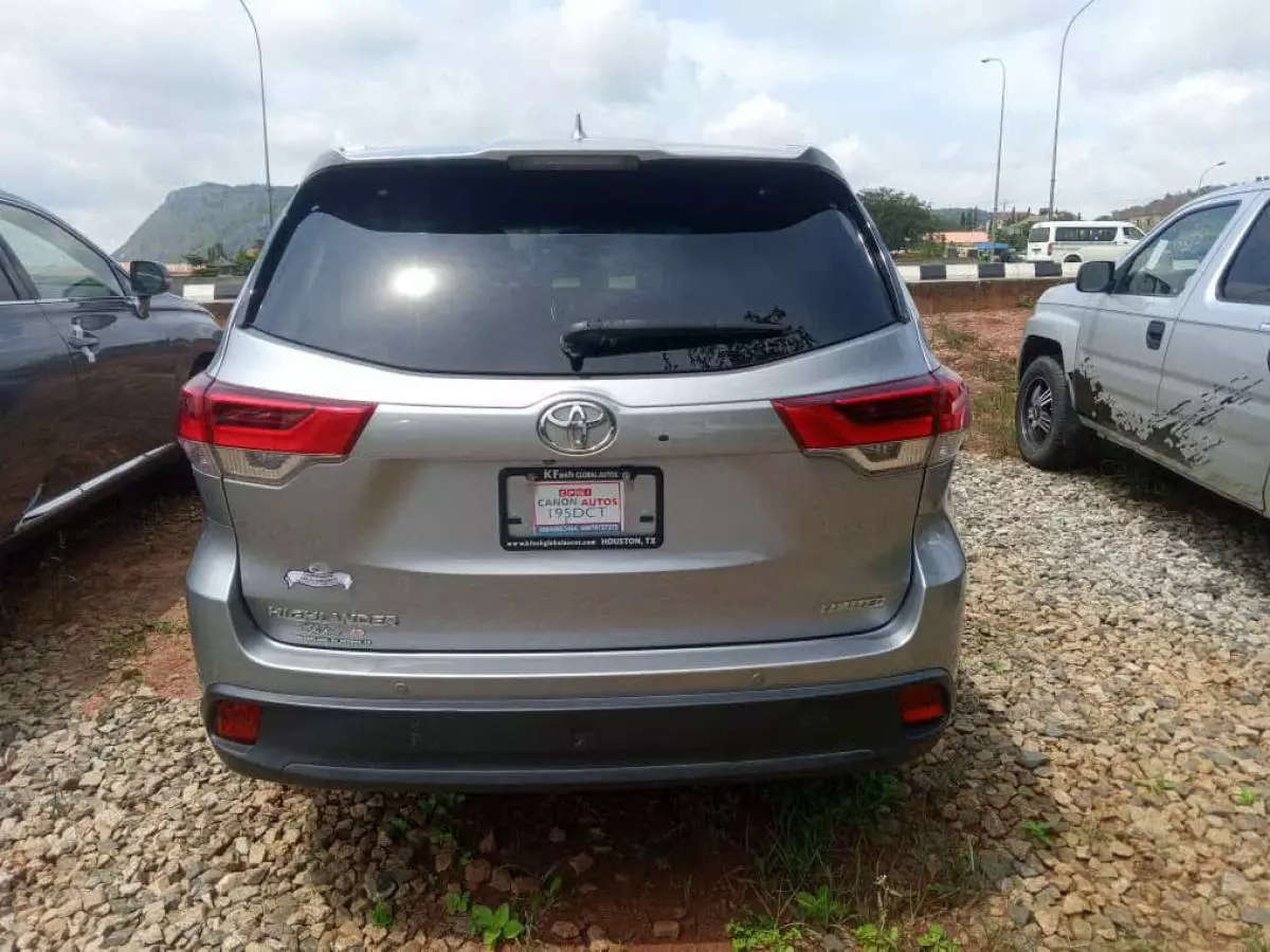 Toyota Highlander   - 2016