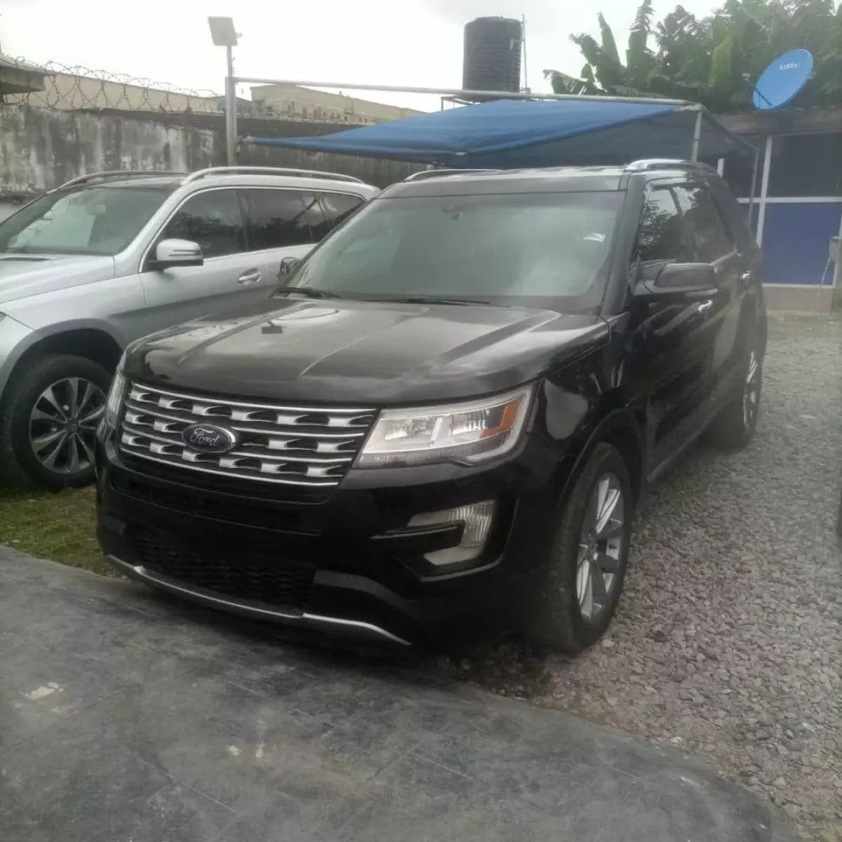 Ford Explorer   - 2016