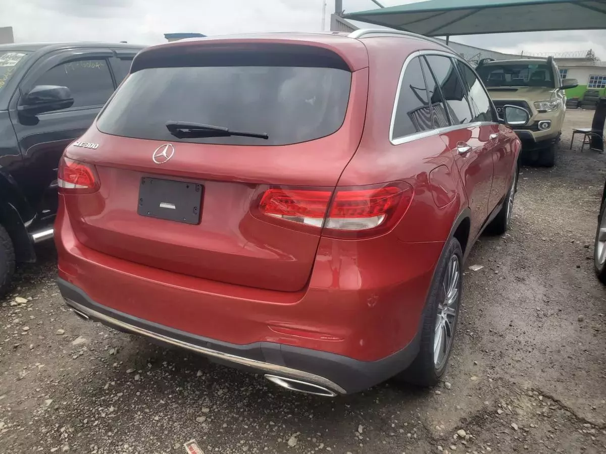 Mercedes-Benz GLC 300   - 2017