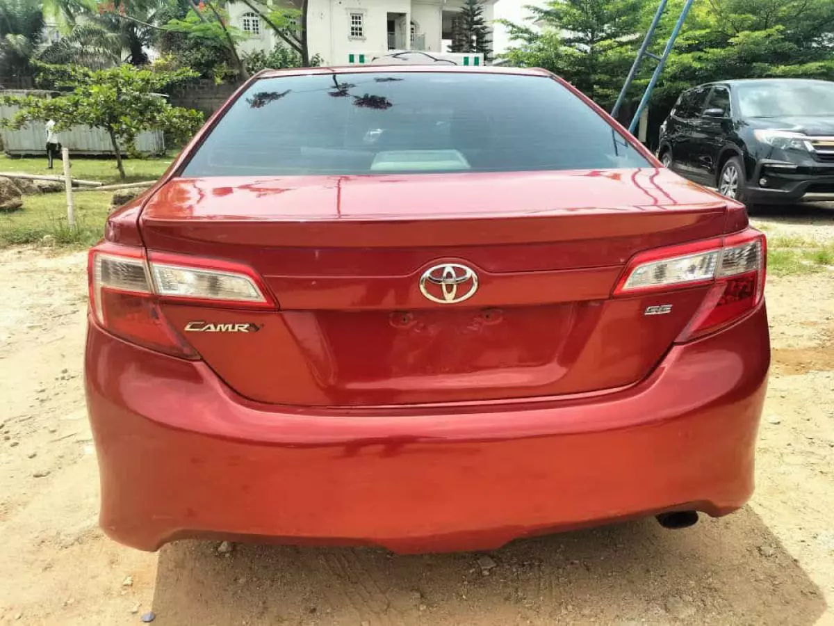 Toyota Camry - 2012