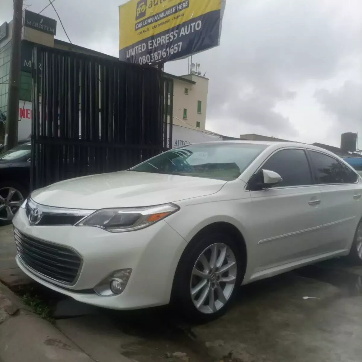 Toyota Avalon   - 2015