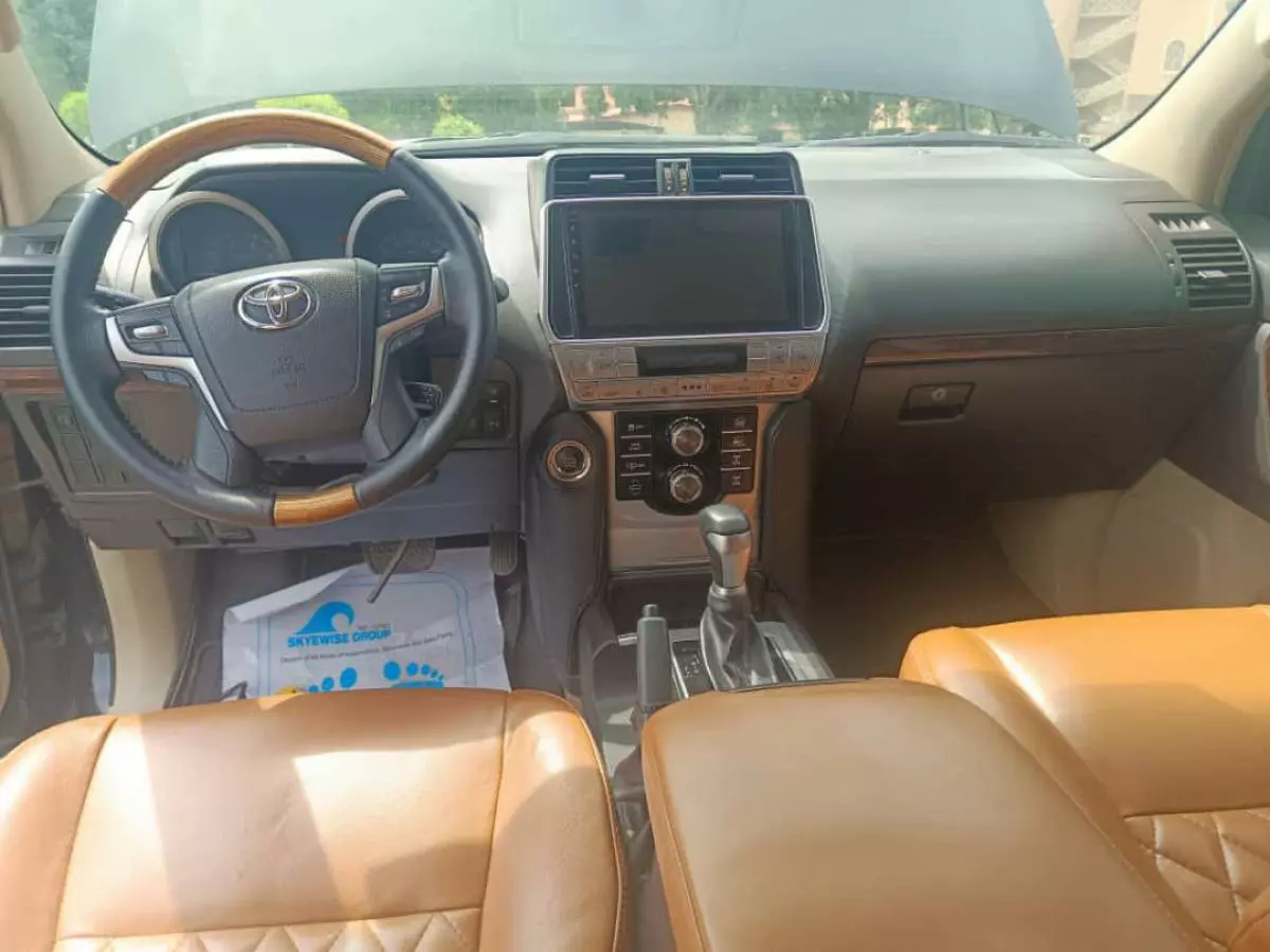 Toyota Land Cruiser - 2011