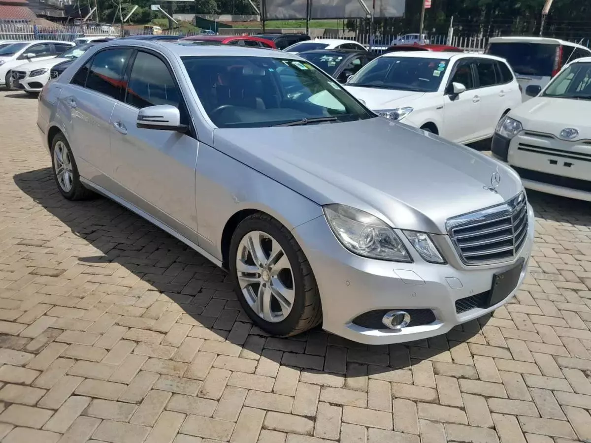 Mercedes-Benz E 300   - 2010