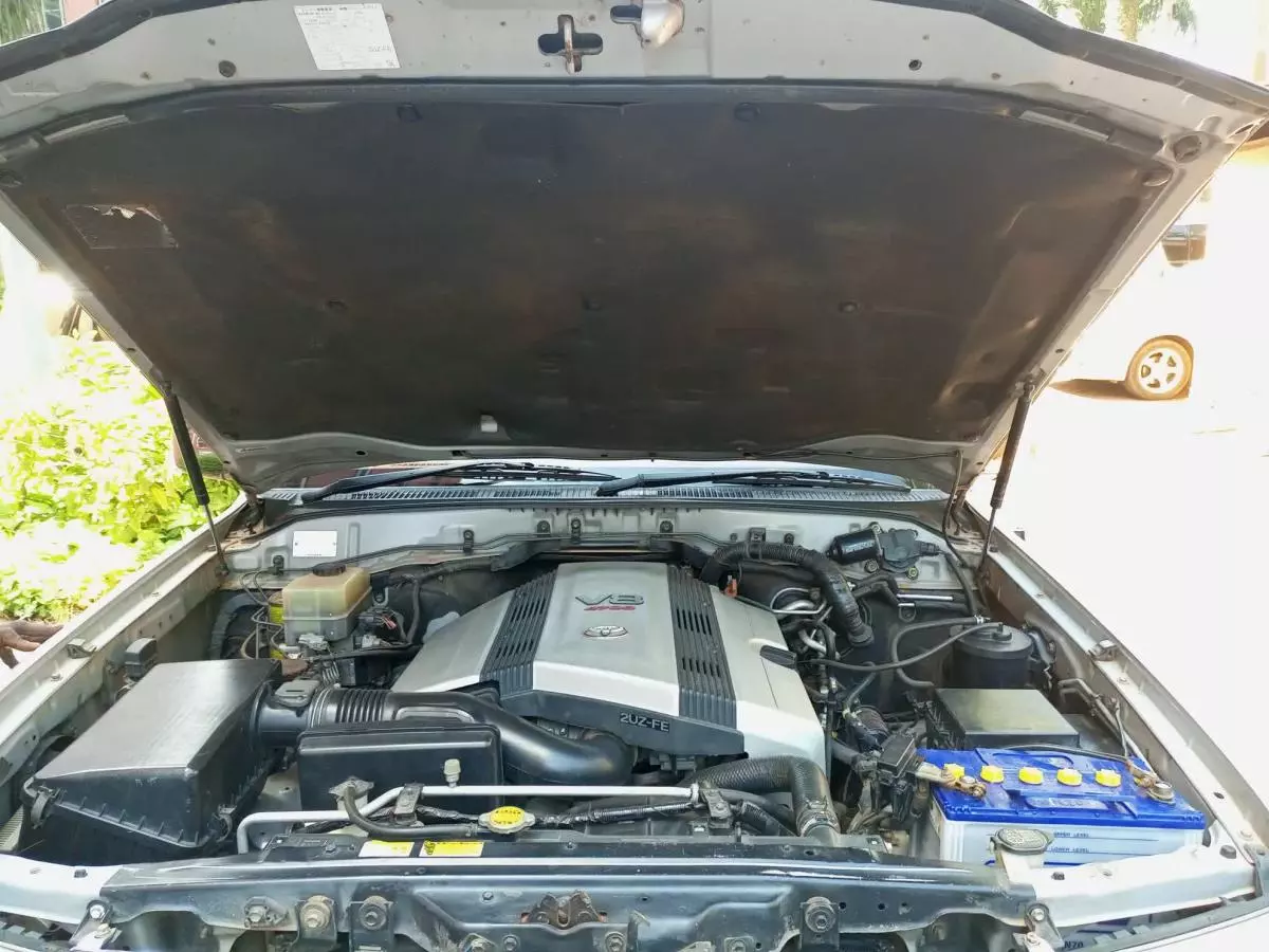 Toyota Landcruiser  V8   - 2001
