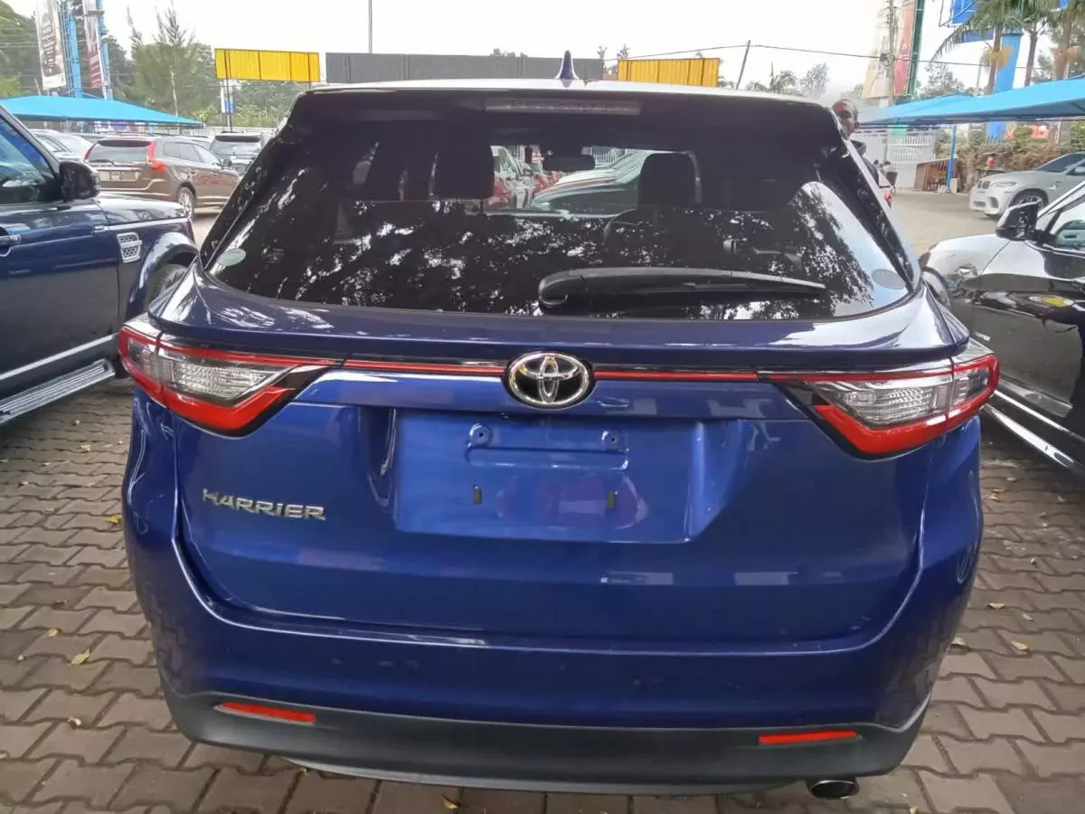 Toyota Harrier   - 2017