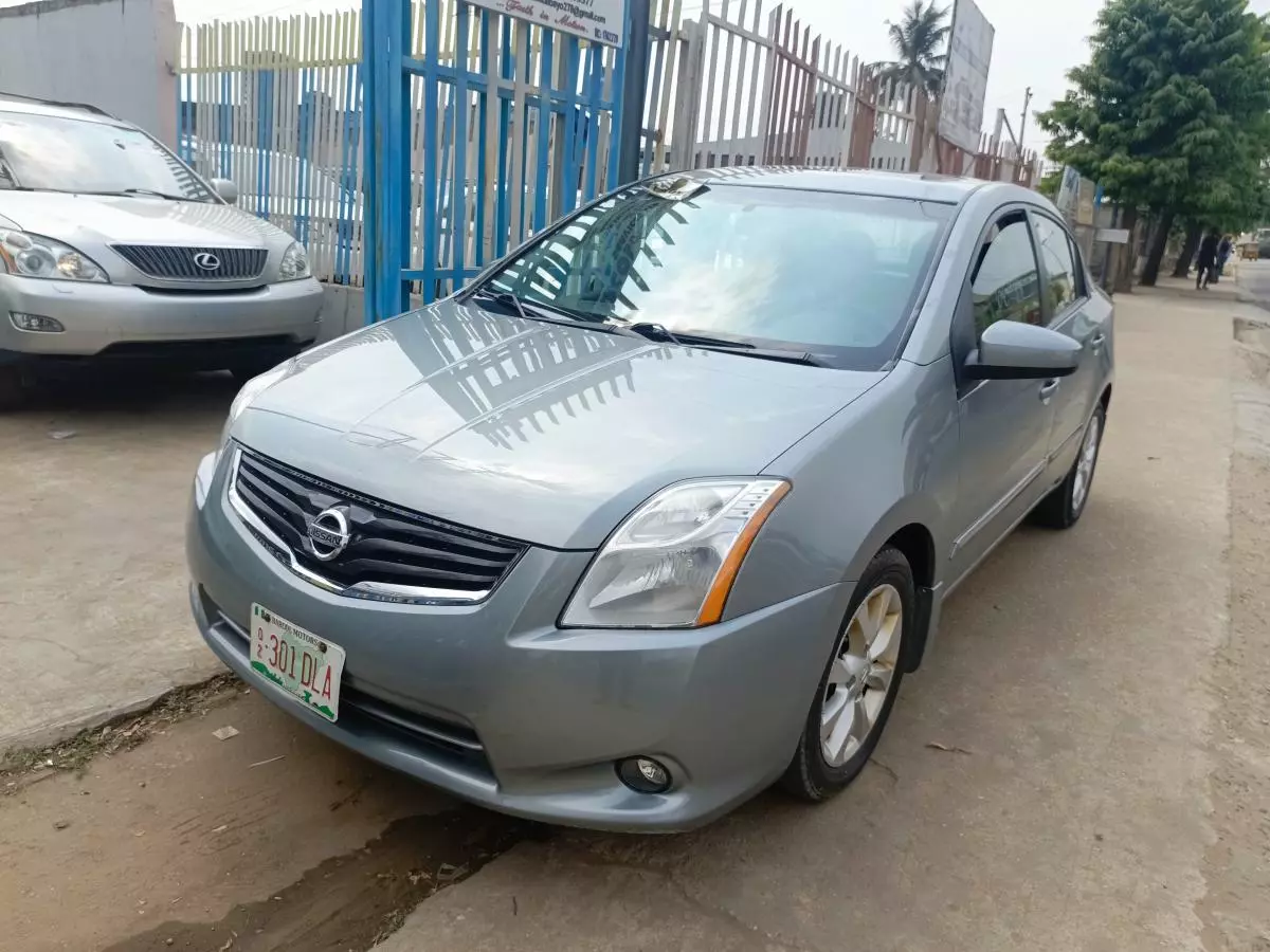 Nissan Sentra   - 2012