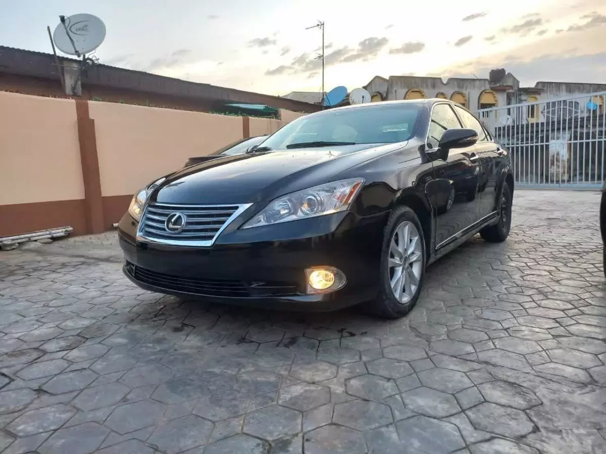 Lexus ES 350   - 2010