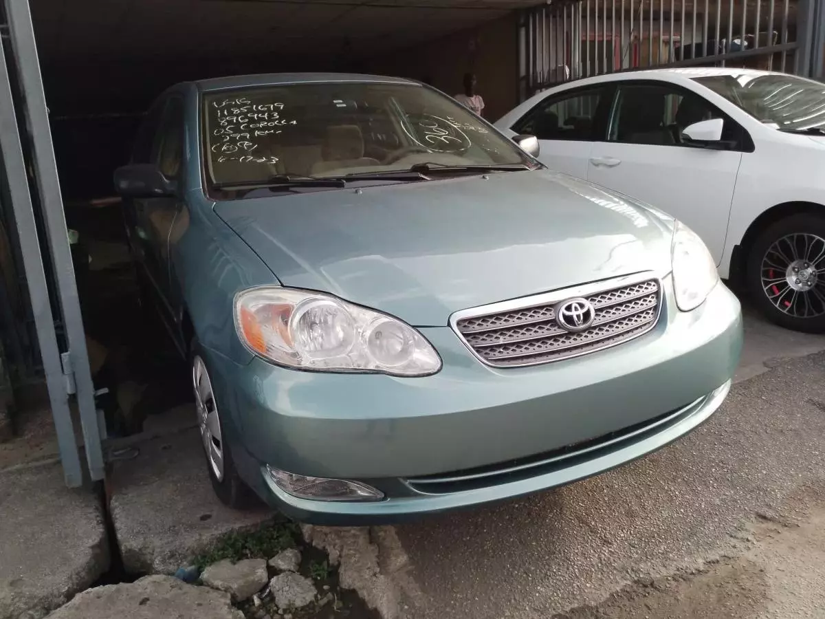 Toyota Corolla   - 2005