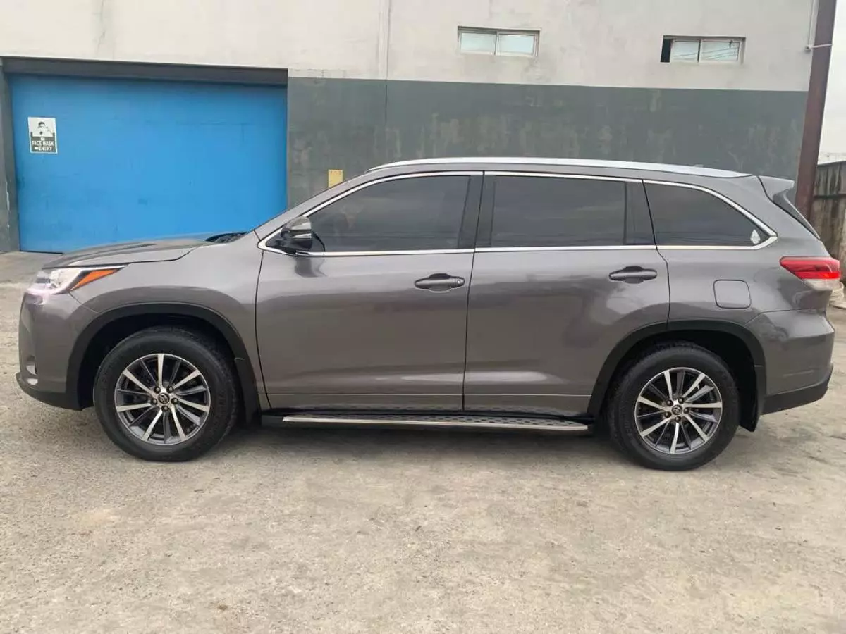 Toyota Highlander   - 2017