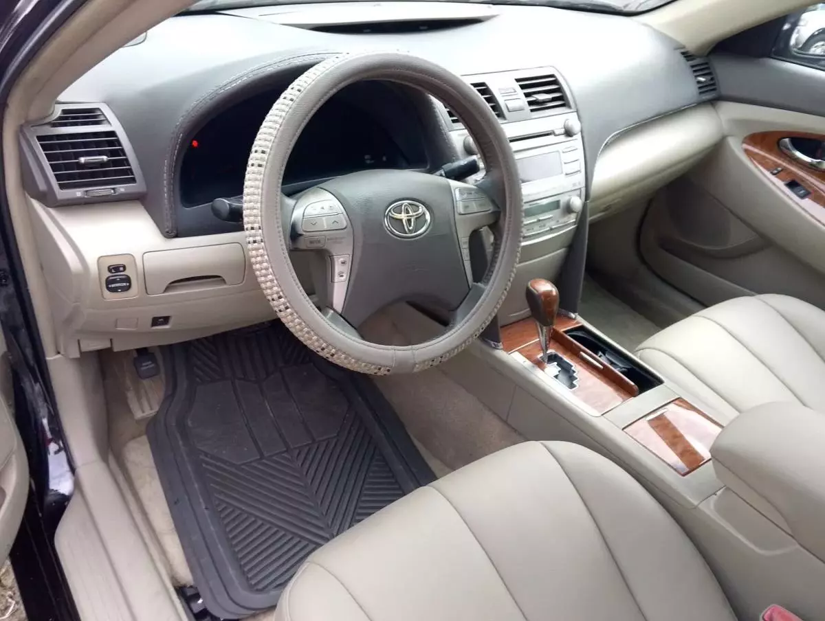 Toyota Camry   - 2010