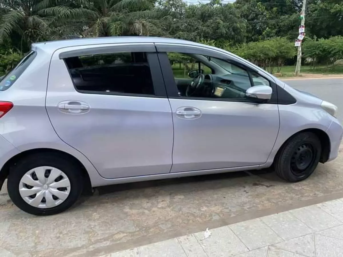 Toyota Vitz   - 2013