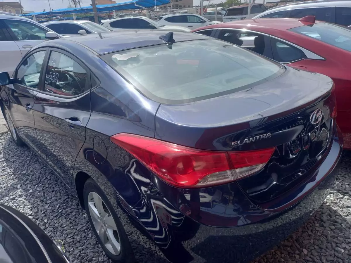 Hyundai Elantra   - 2013