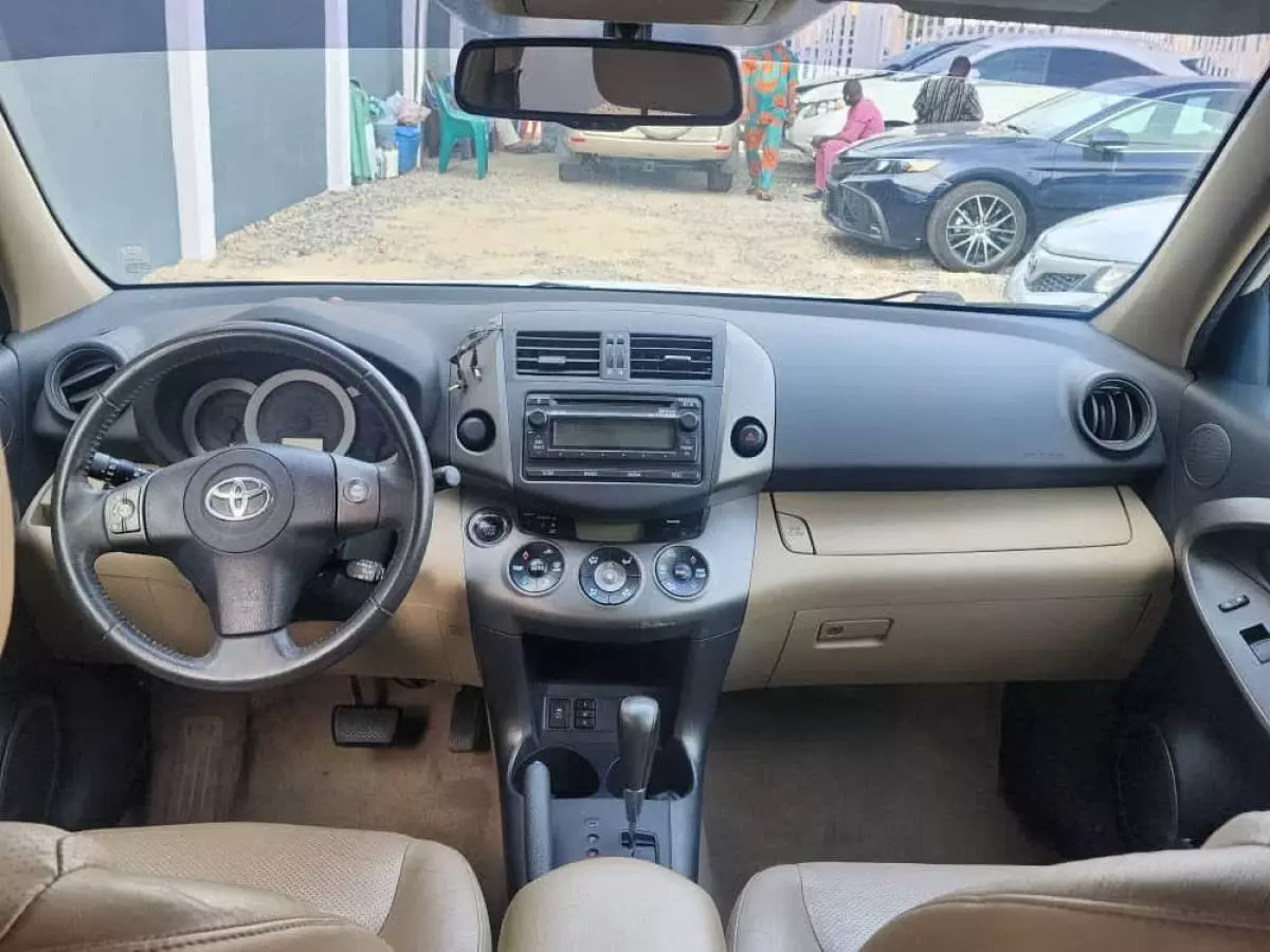 Toyota RAV 4   - 2012