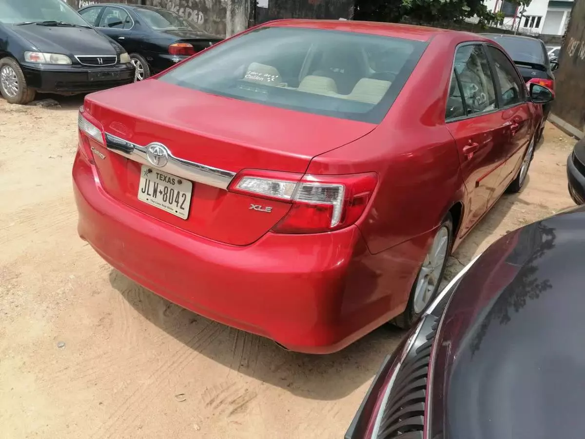 Toyota Camry   - 2014