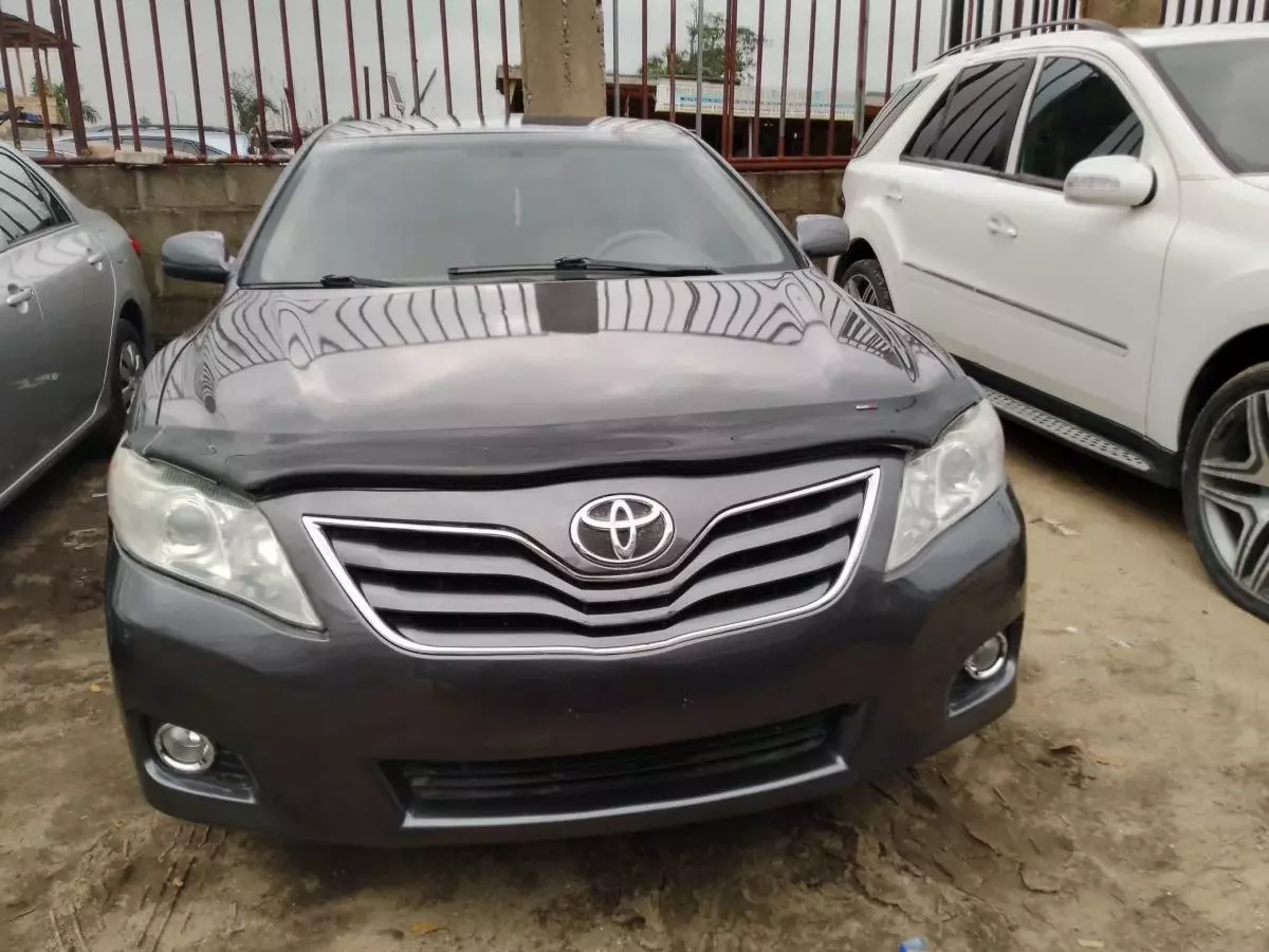 Toyota Camry   - 2011