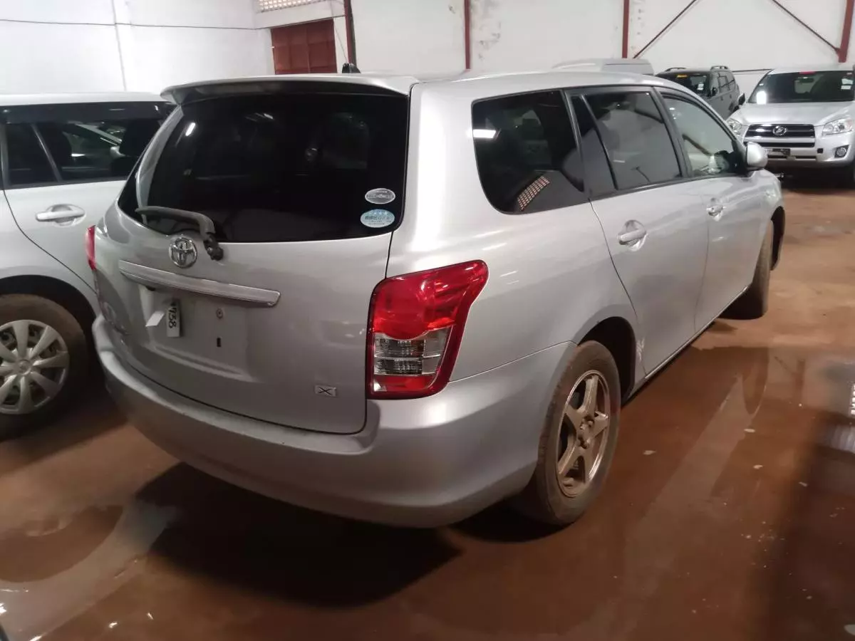 Toyota Fielder    - 2009