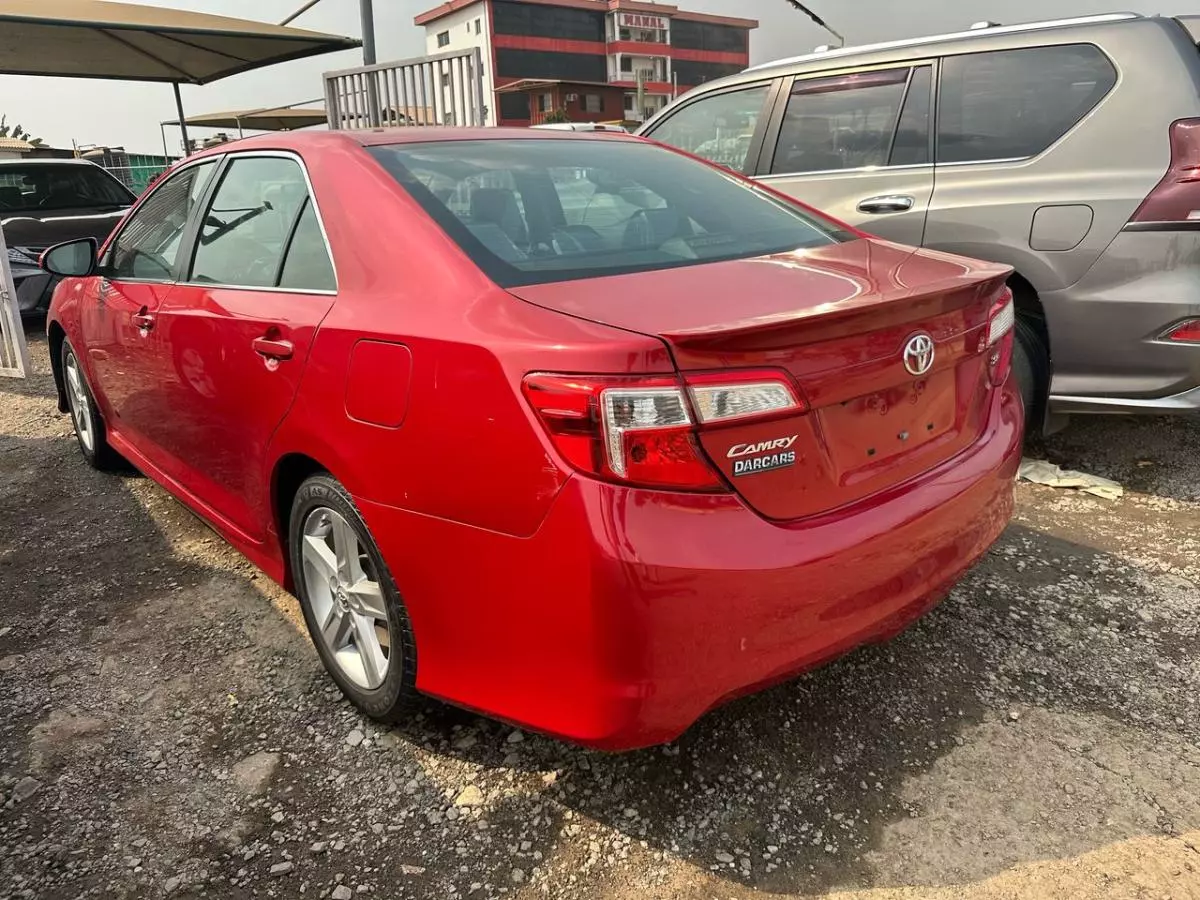 Toyota Camry   - 2014