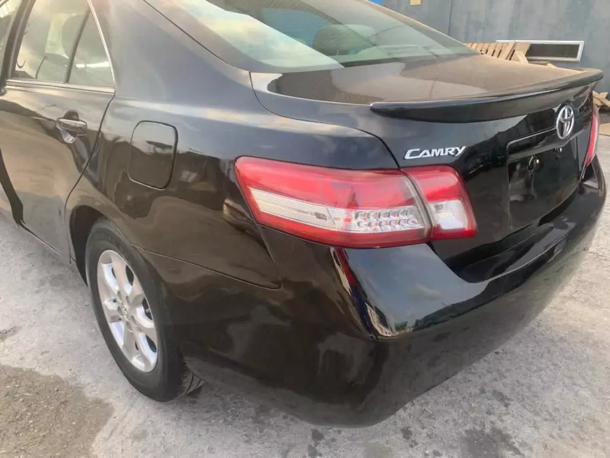 Toyota Camry   - 2011