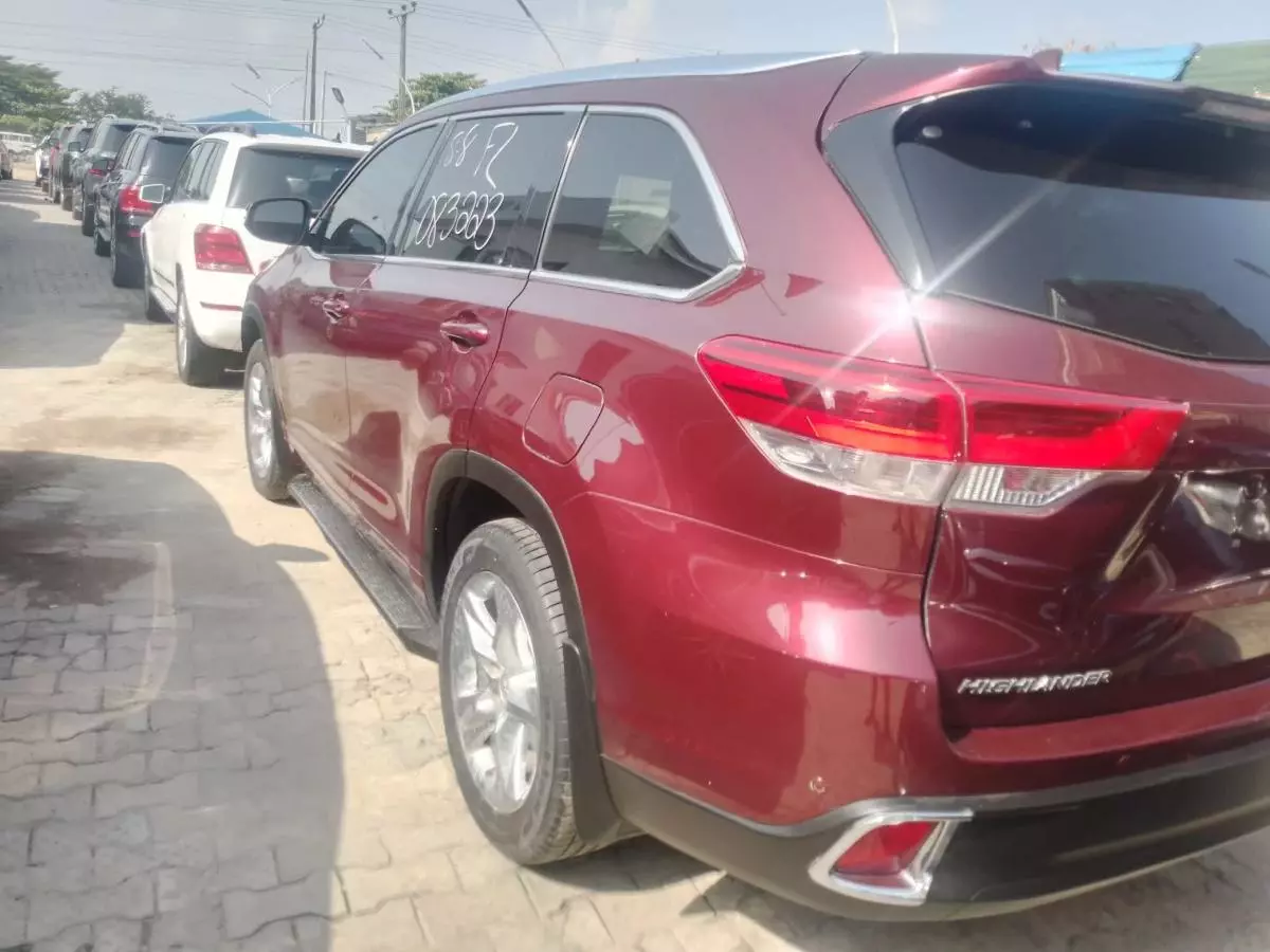 Toyota Highlander   - 2015