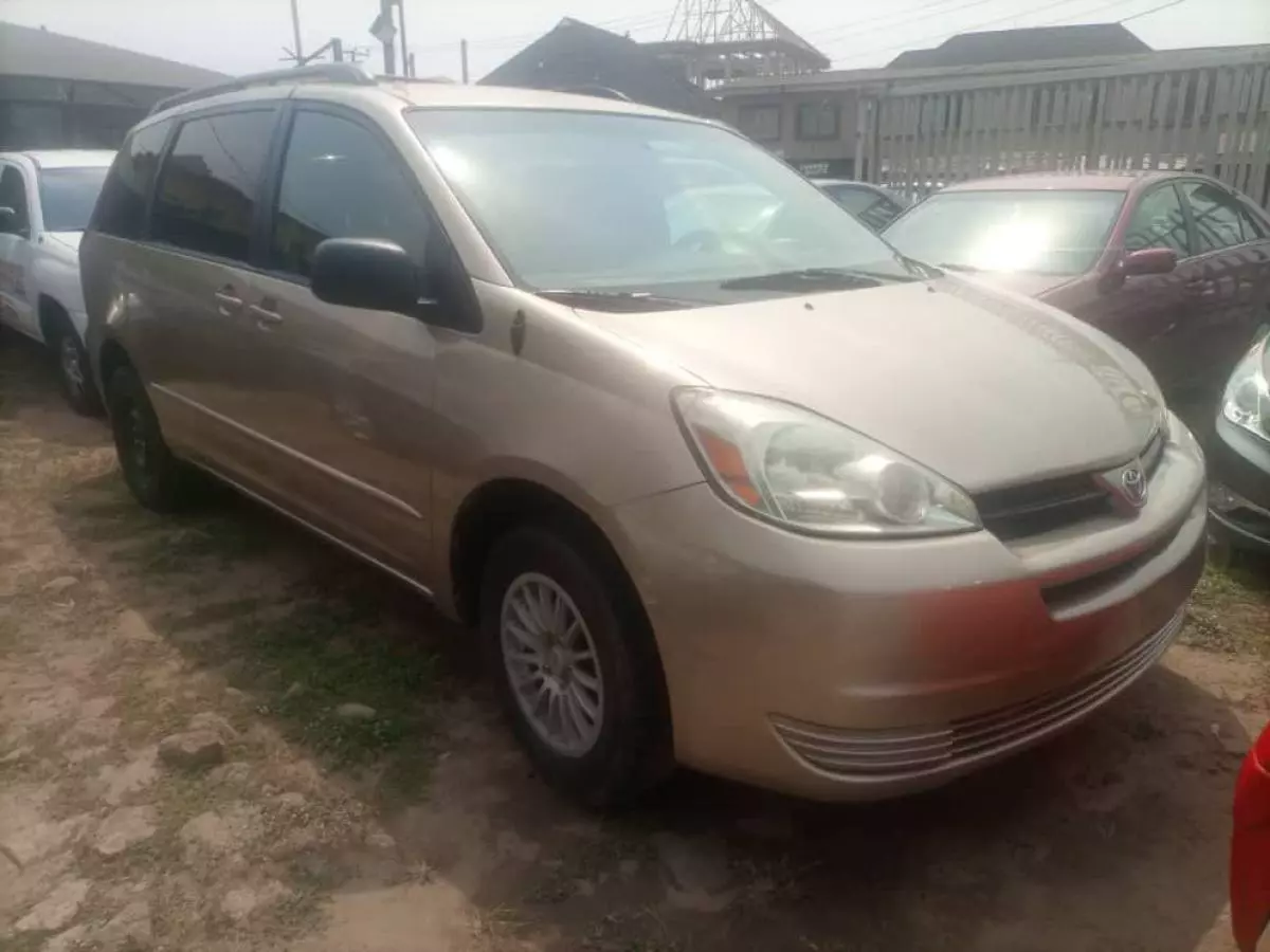 Toyota Sienna - 2004