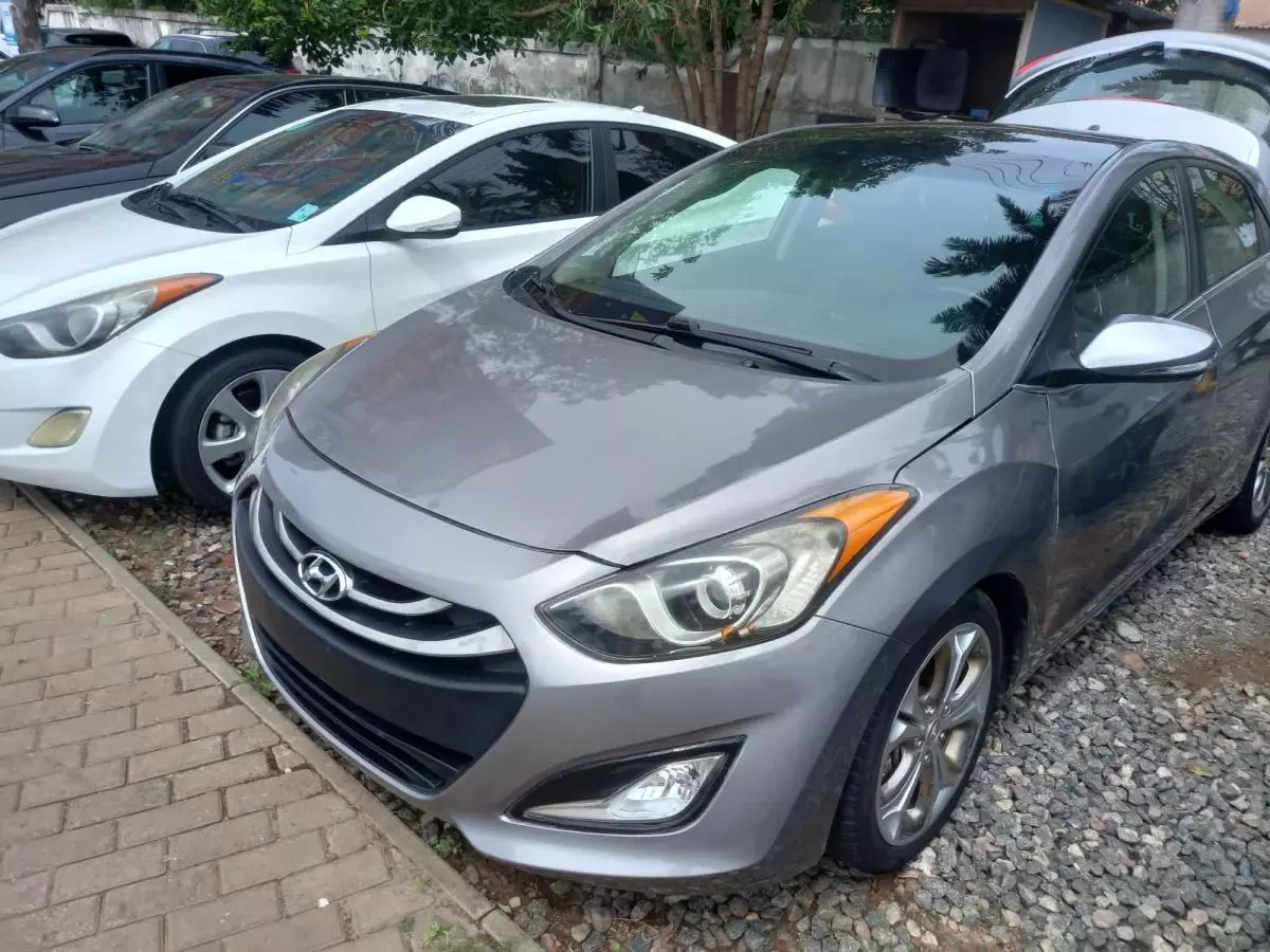 Hyundai Elantra   - 2014