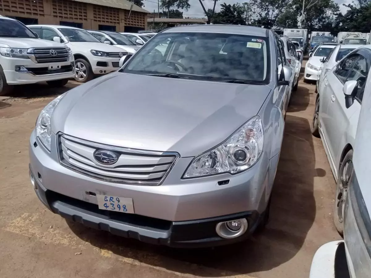 Subaru Outback   - 2010