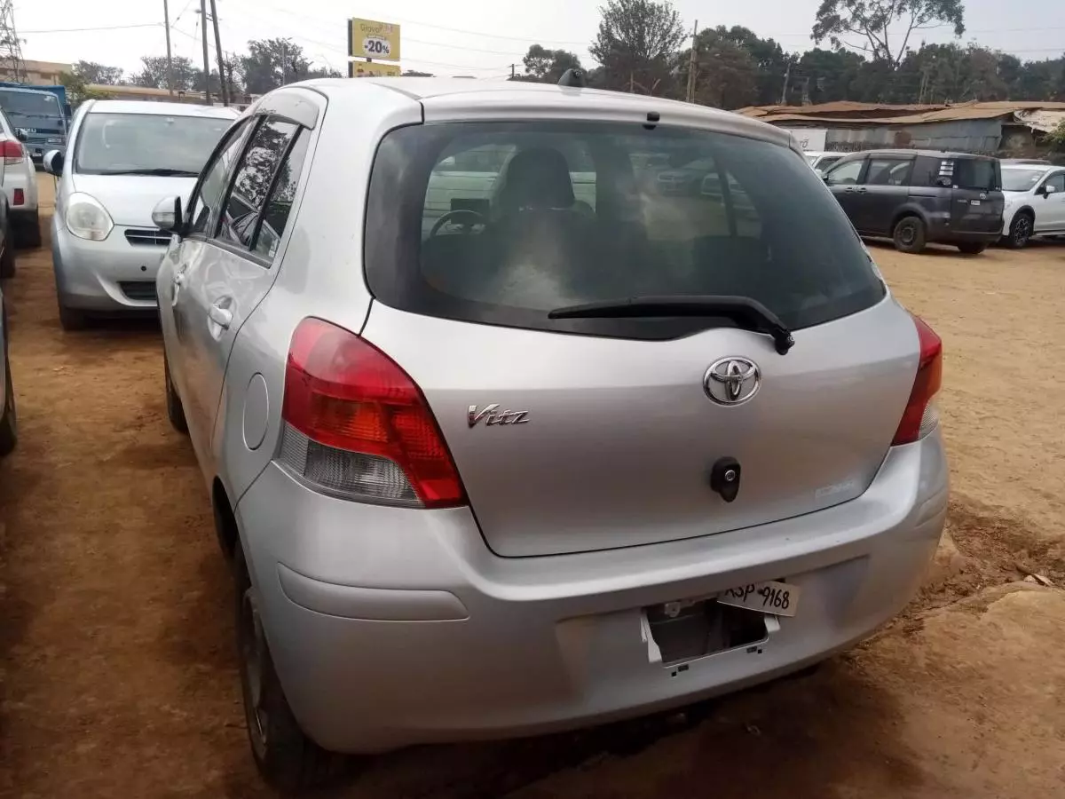 Toyota Vitz   - 2009