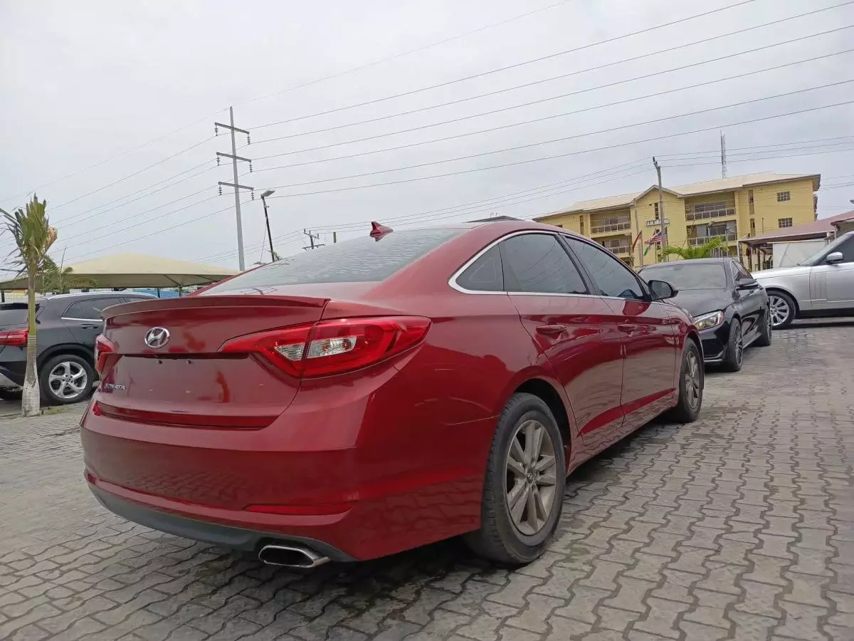 Hyundai Sonata   - 2016