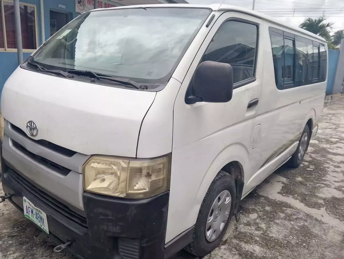 Toyota Hiace   - 2012