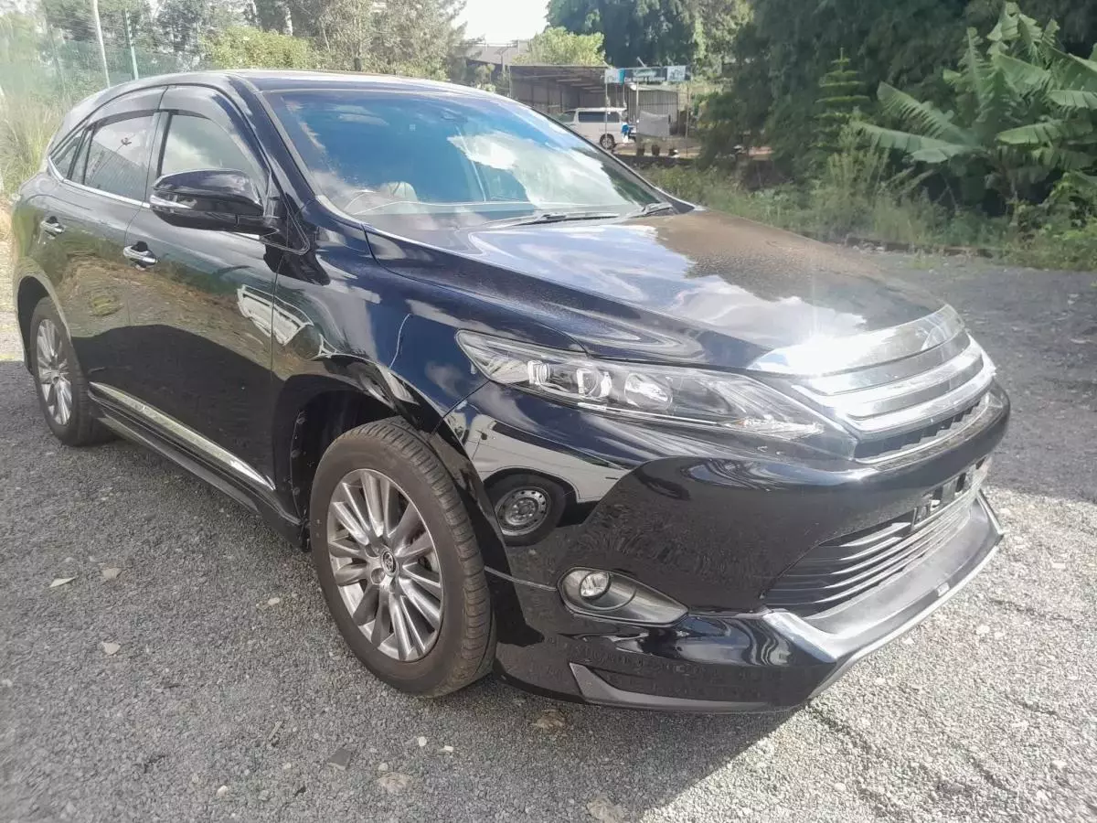 Toyota Harrier   - 2016