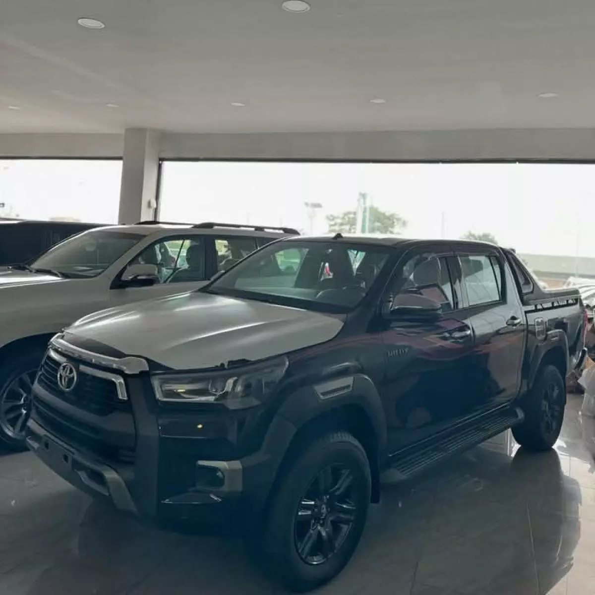 Toyota Hilux    - 2023