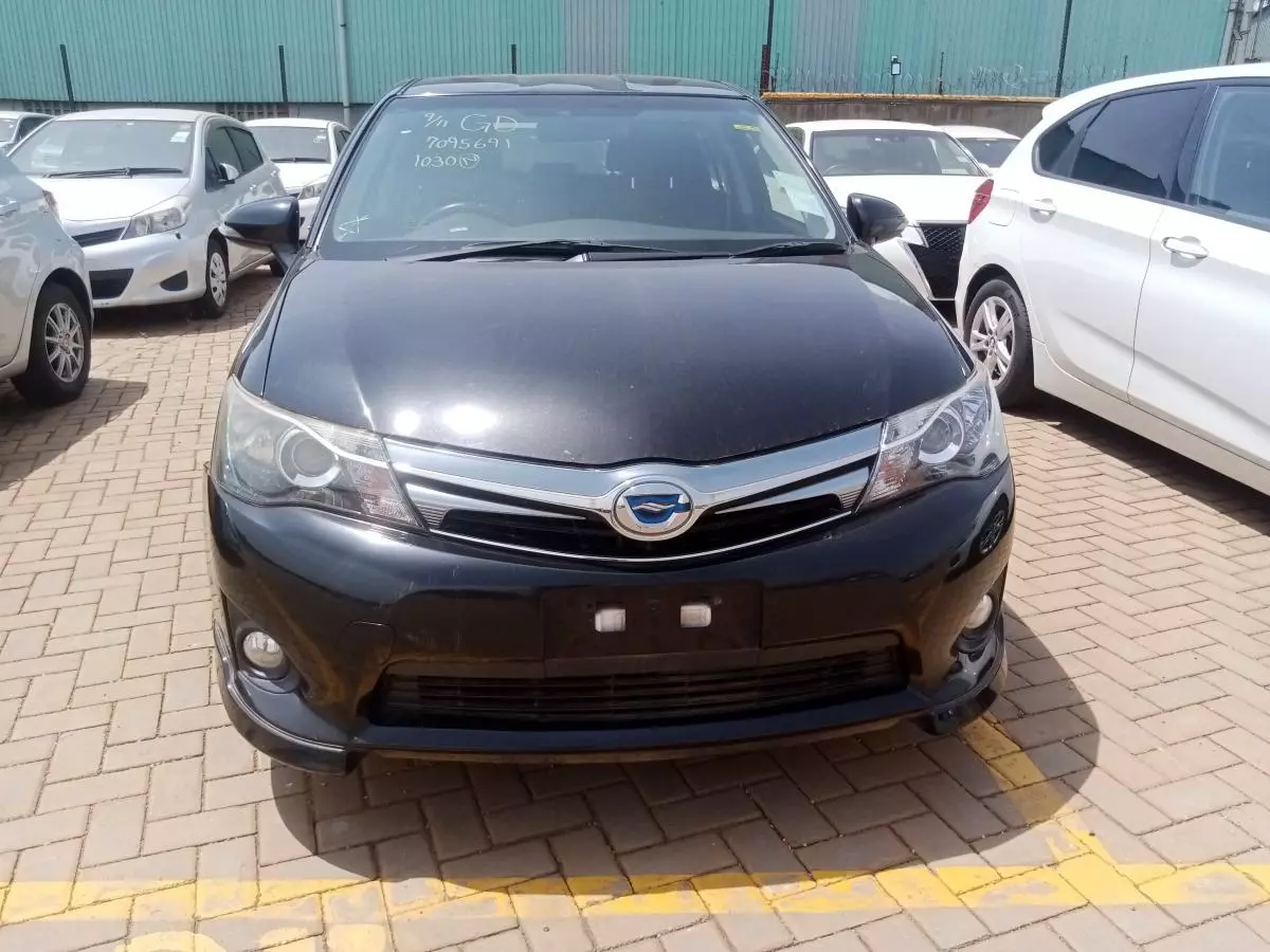 Toyota Fielder hybrid    - 2015