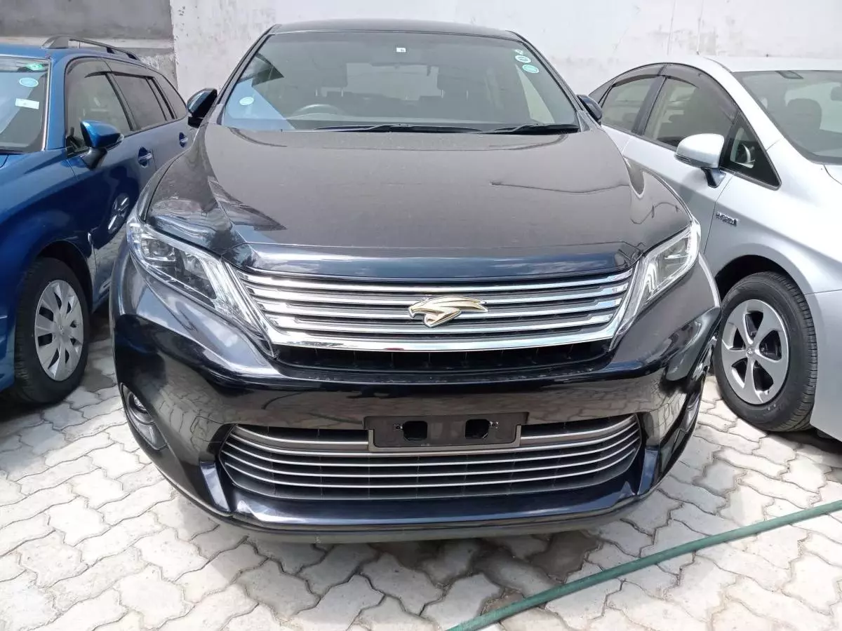 Toyota Harrier   - 2014