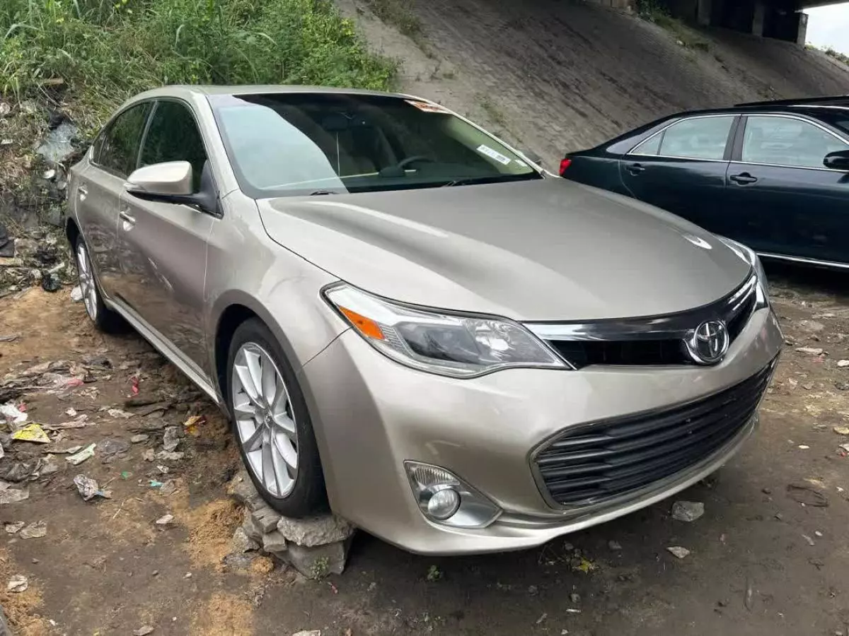 Toyota Avalon   - 2013