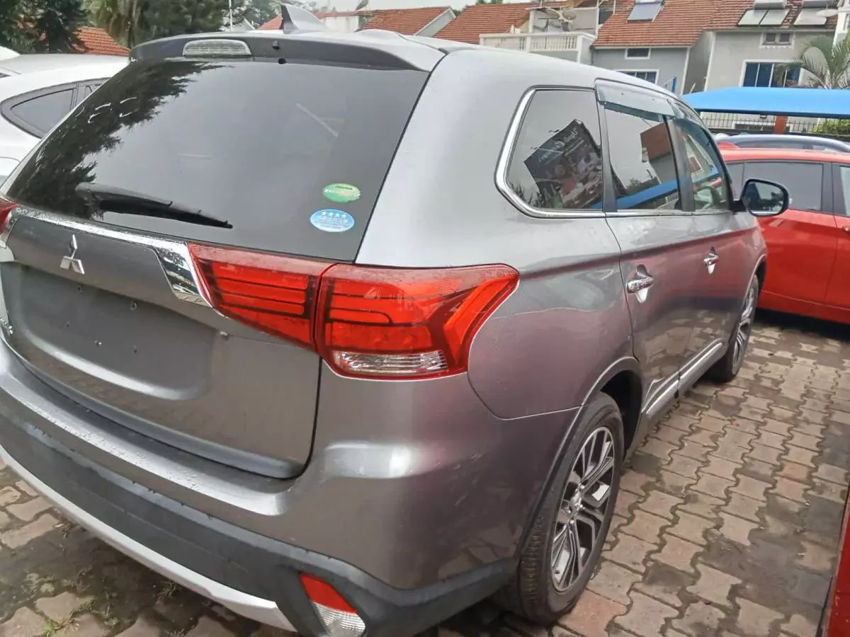 Mitsubishi OUTLANDER   - 2017