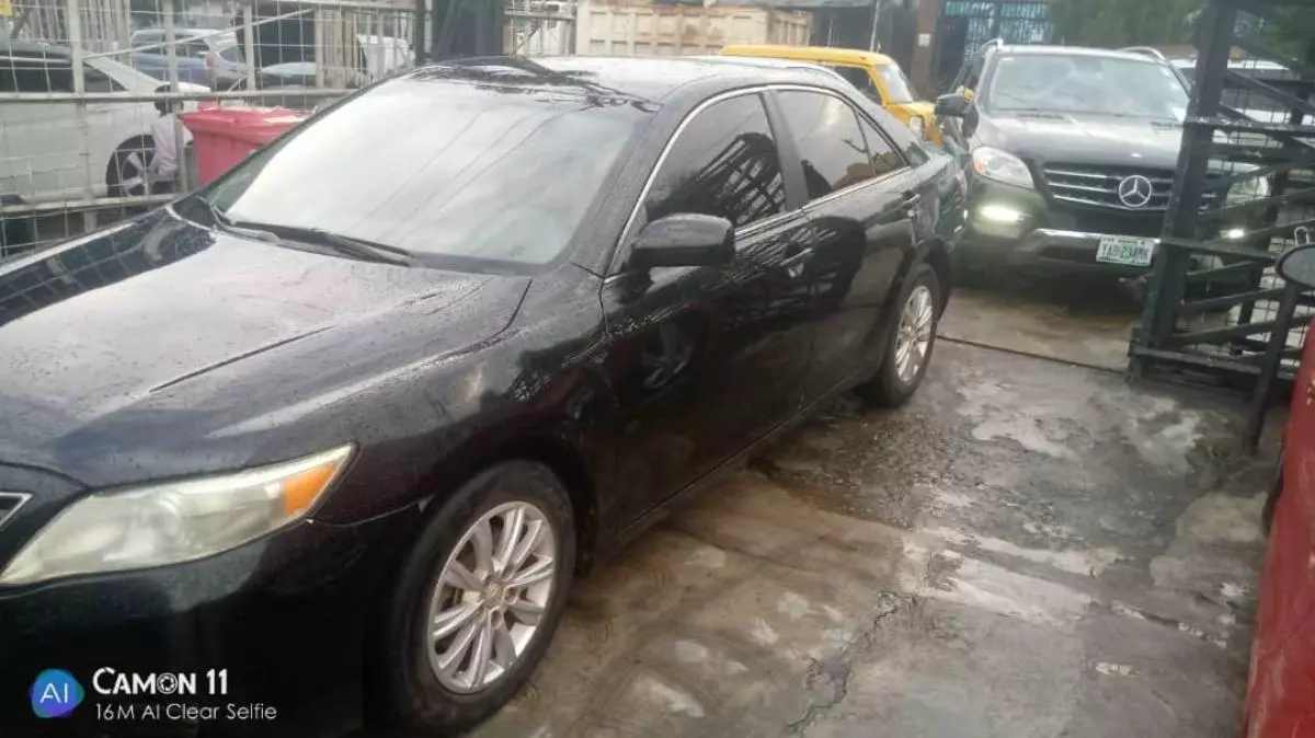 Toyota Camry   - 2010