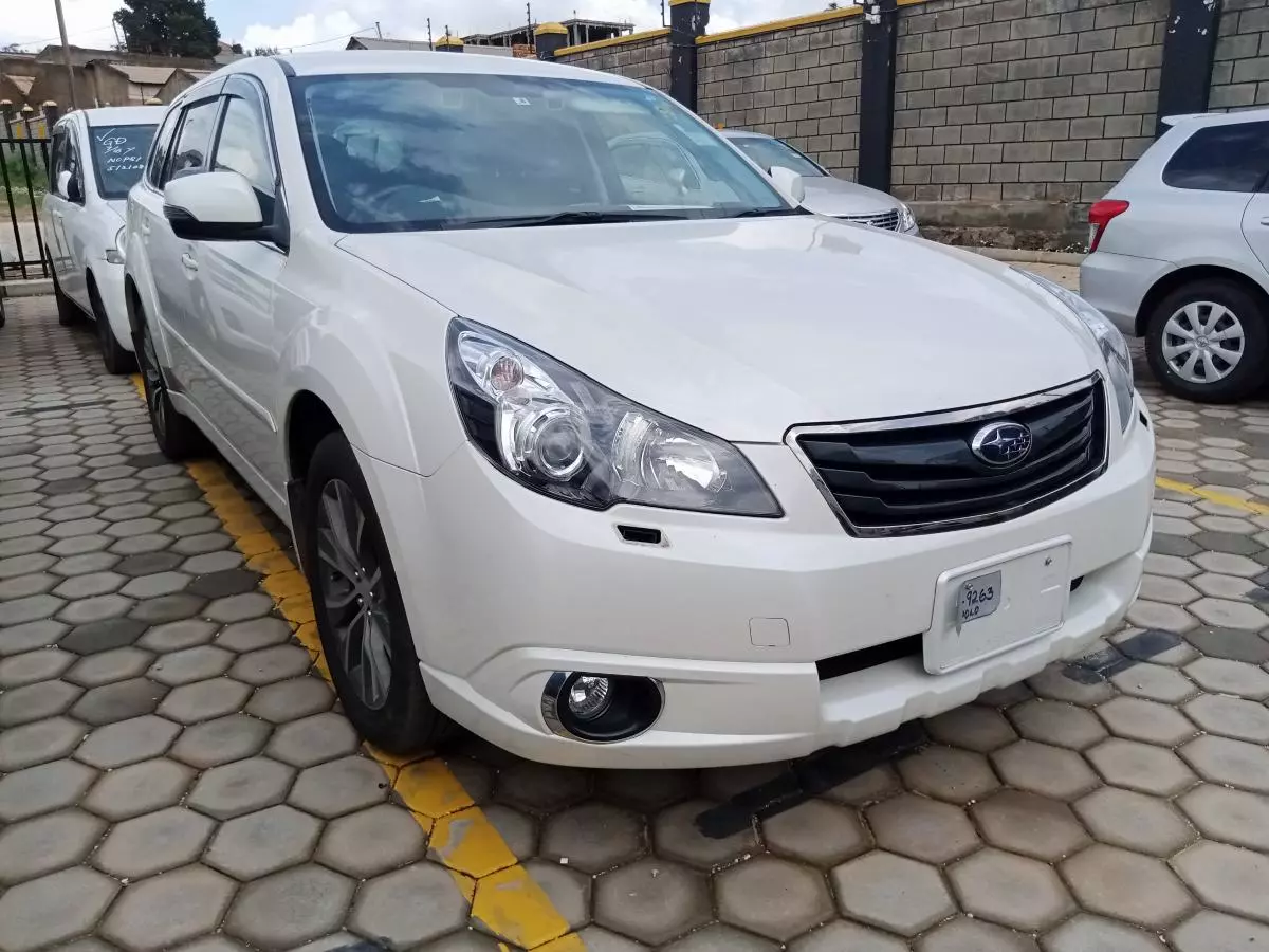 Subaru Outback   - 2011