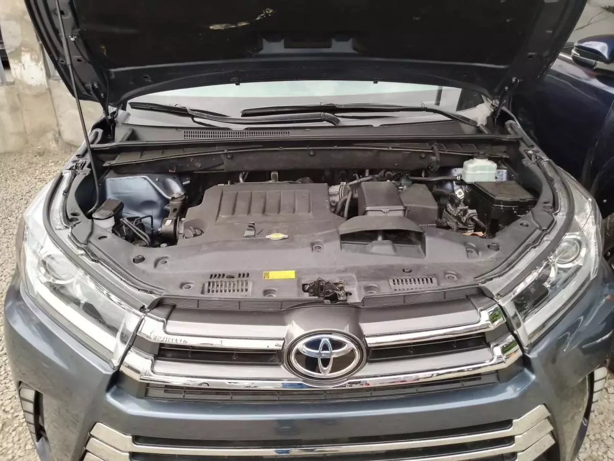 Toyota Highlander   - 2015