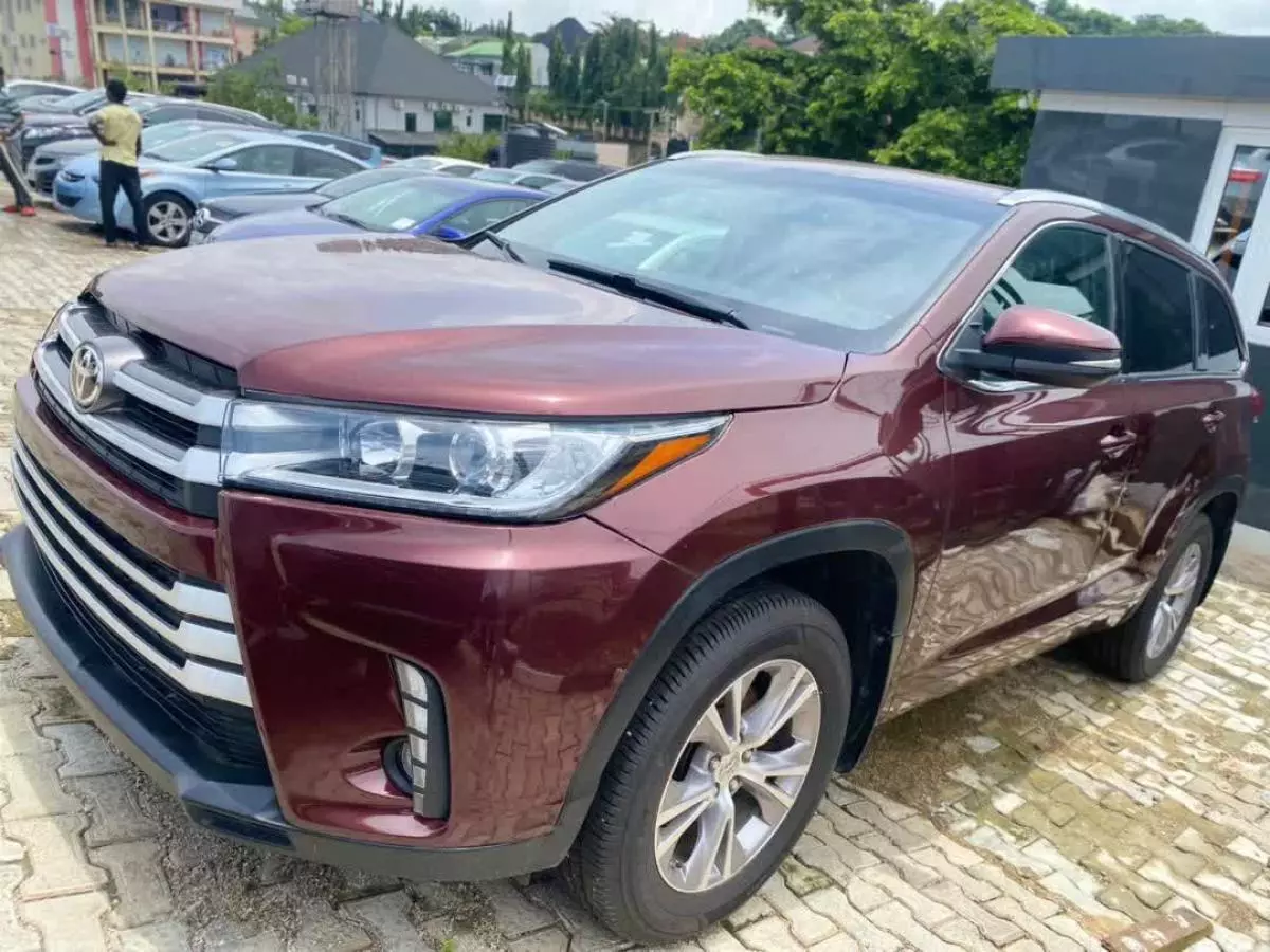 Toyota Highlander   - 2016