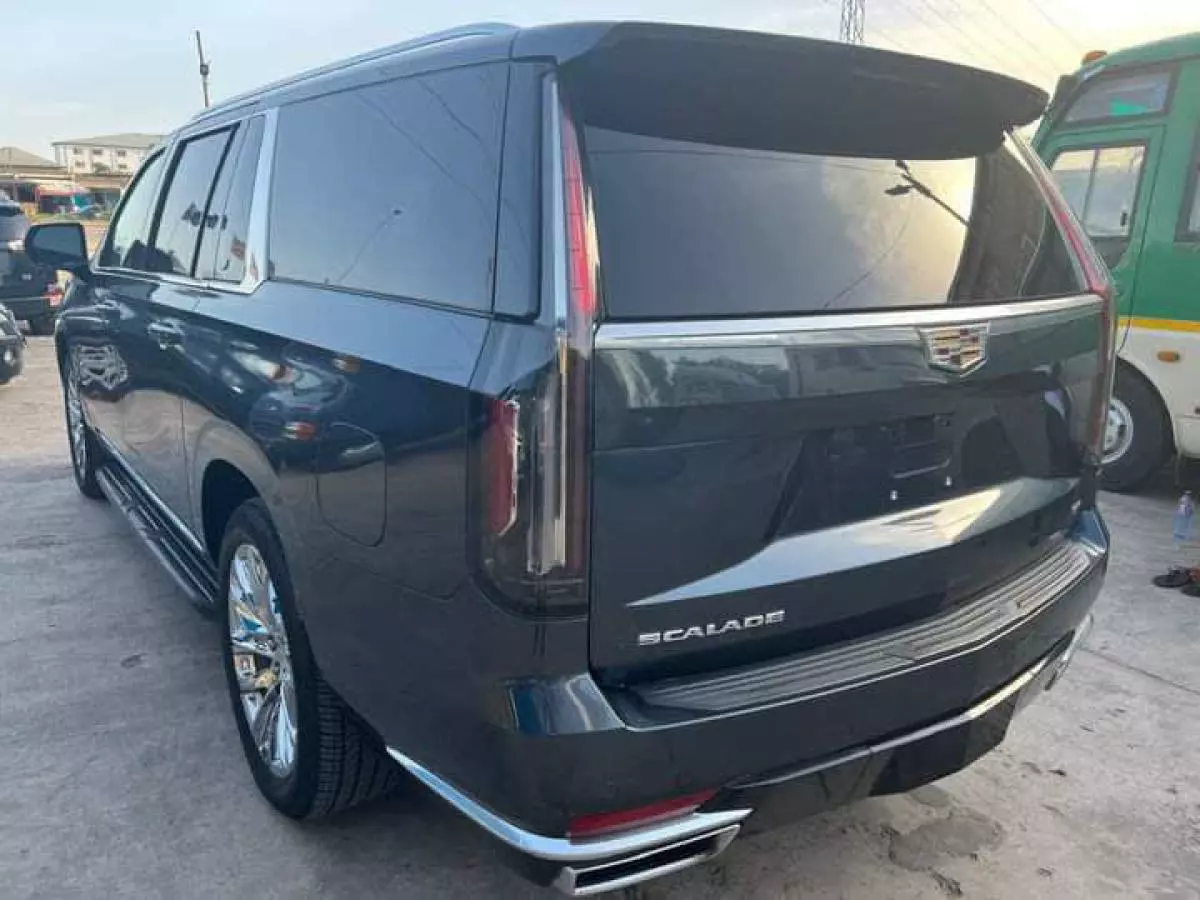 Cadillac Escalade   - 2021