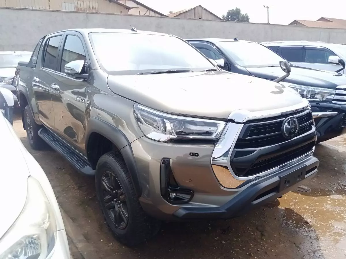 Toyota Hilux   - 2020