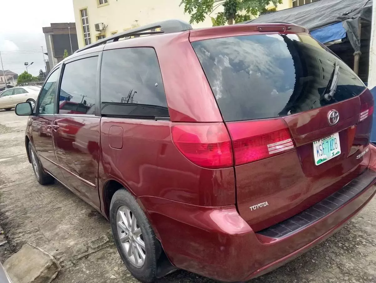 Toyota Sienna   - 2004